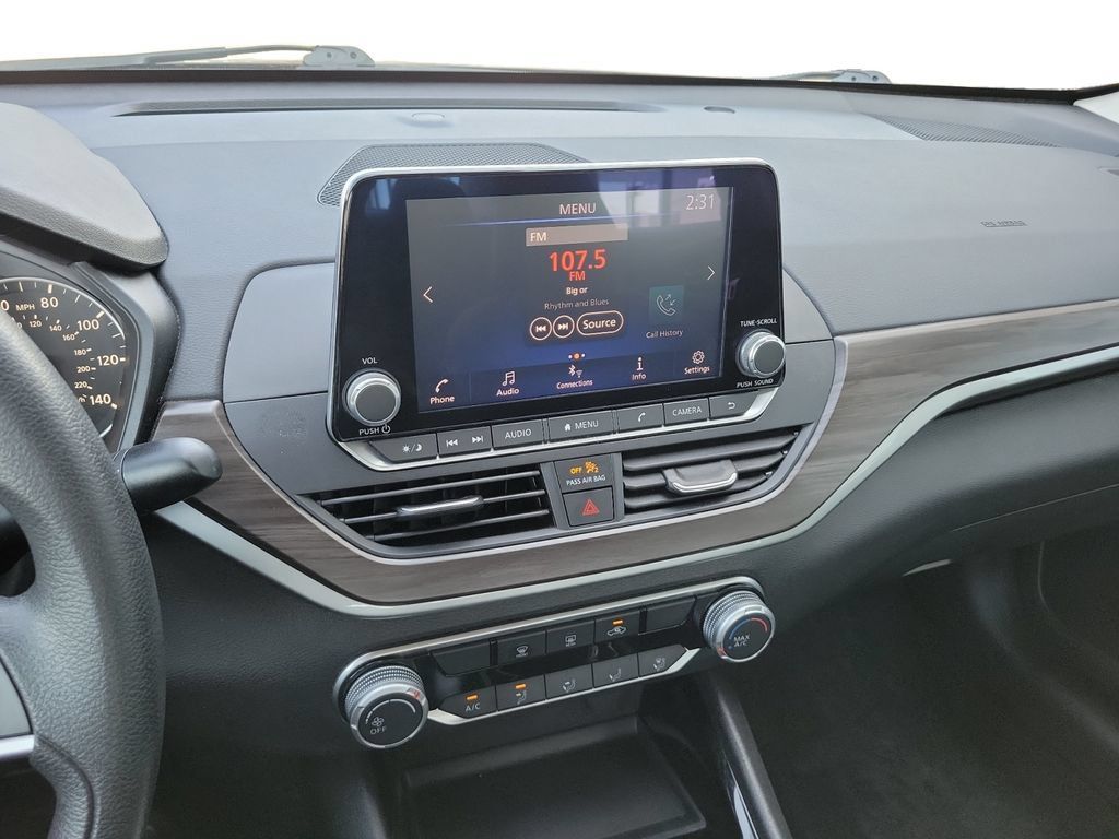 Used 2024 Nissan Altima 2.5 SV FWD image 14