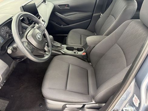 Used 2025 Toyota Corolla LE FWD image 5