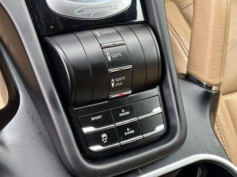 Used 2017 Porsche Cayenne S image 27