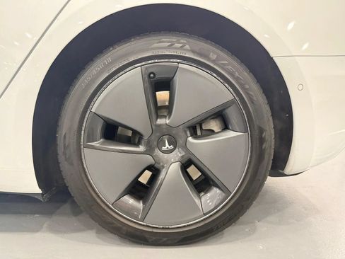 Used 2021 Tesla Model 3 Long Range AWD/4WD image 40