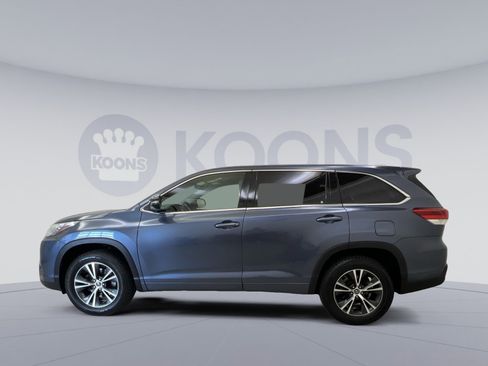 Used 2017 Toyota Highlander LE FWD image 5