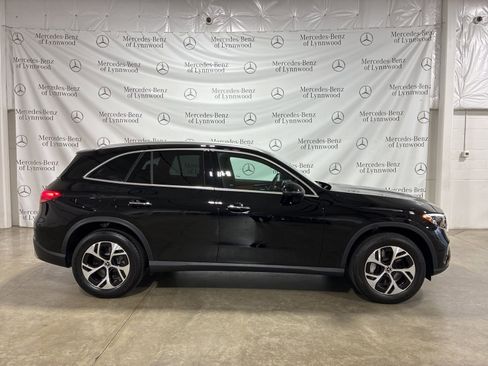 Used 2025 Mercedes-Benz GLC 350e 4MATIC image 3