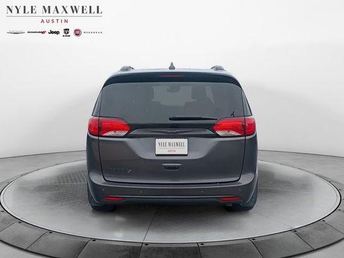 Used 2019 Chrysler Pacifica Touring Plus w/ Advanced Safetytec Group FWD image 15
