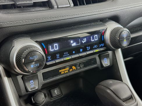 Used 2021 Toyota RAV4 XLE image 23