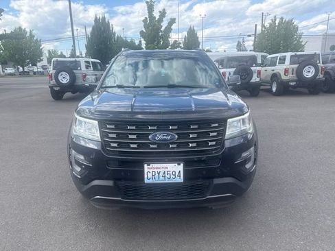 Used 2017 Ford Explorer XLT w/ XLT Appearance Package AWD/4WD image 2