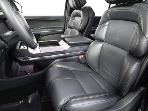 New 2025 Lincoln Navigator Reserve w/ Jet Appearance Package image 13