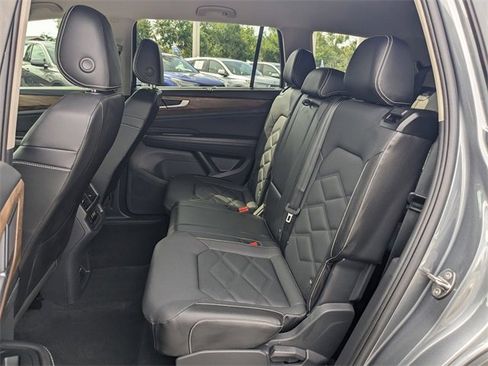 Used 2025 Volkswagen Atlas SE image 13