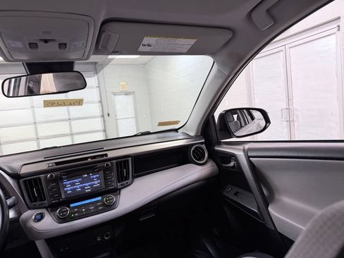 Used 2018 Toyota RAV4 XLE FWD image 23