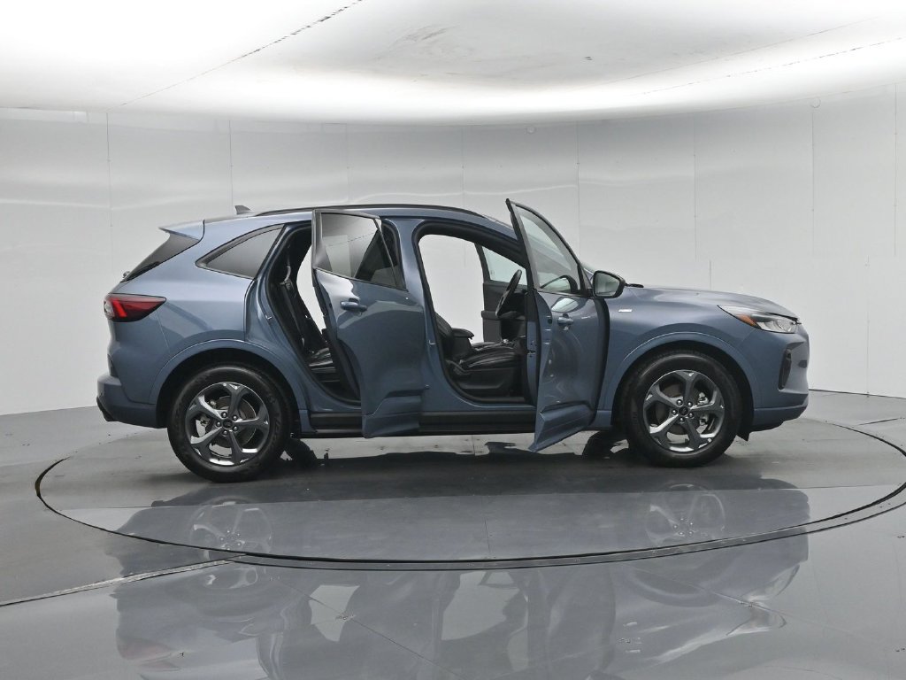 Used 2024 Ford Escape ST-Line w/ Tech Pack #1 FWD image 4