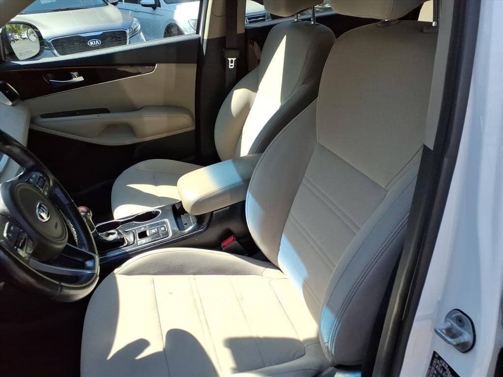 Used 2017 Kia Sorento FWD w/ LX Convenience Package image 16
