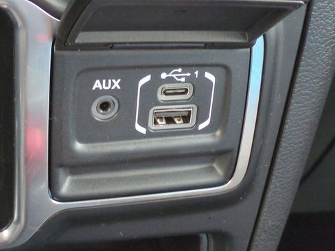 Used 2023 Jeep Gladiator Sport image 14