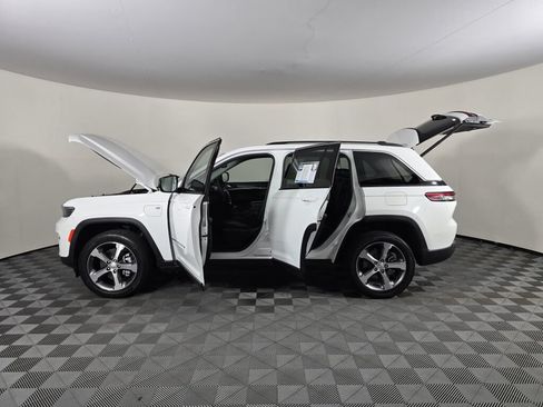 Used 2023 Jeep Grand Cherokee 4WD 4xe image 16