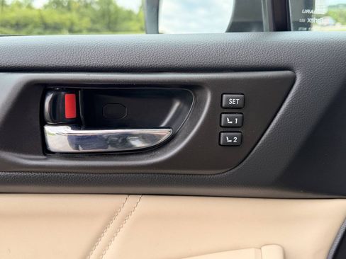 Used 2018 Subaru Outback 2.5i Limited AWD/4WD image 11