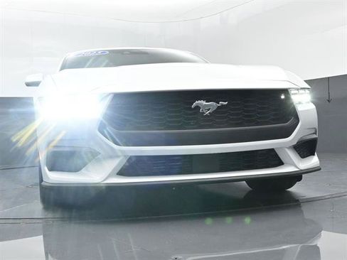 Certified 2025 Ford Mustang Coupe RWD image 28