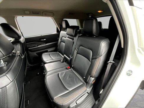 Certified 2024 Nissan Pathfinder SL AWD/4WD image 22