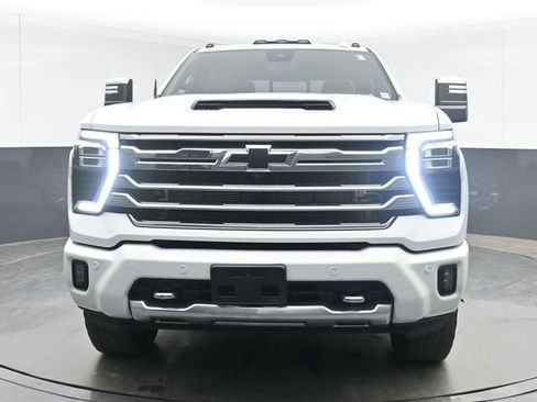 Used 2024 Chevrolet Silverado 2500 High Country w/ High Country Premium Package AWD/4WD image 3