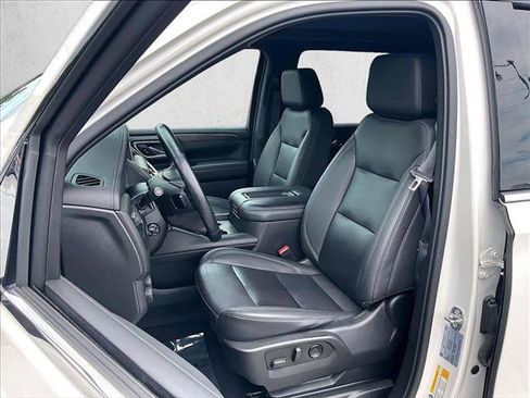 Used 2023 Chevrolet Suburban LT w/ LT Signature Plus Package RWD image 27