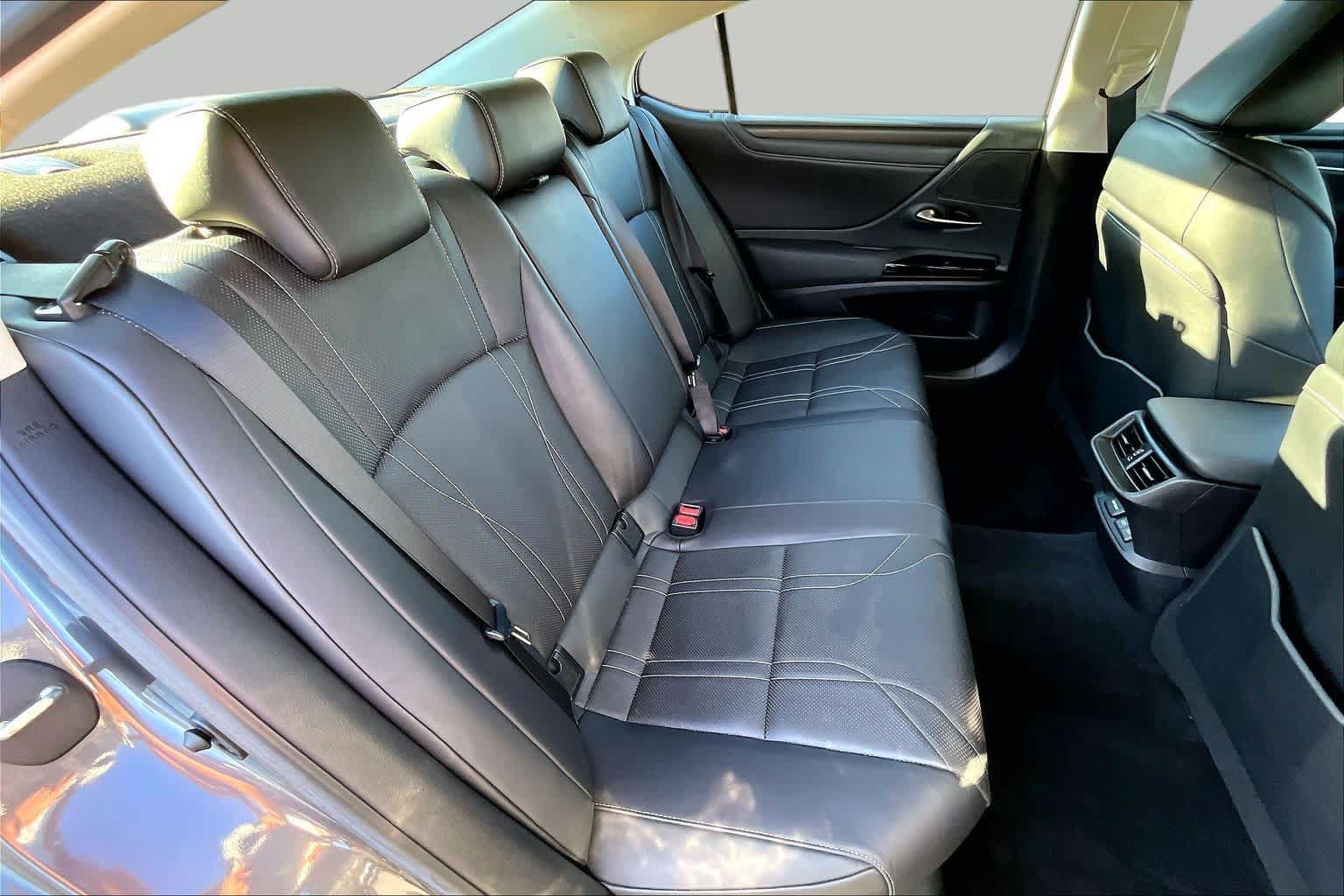 Used 2023 Lexus ES 300h w/ Accessory Package (Z1) FWD image 19