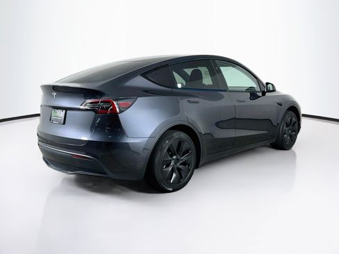 Used 2025 Tesla Model Y Long Range RWD image 9