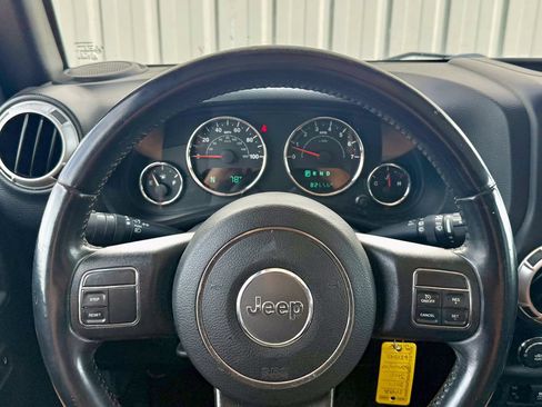 Used 2017 Jeep Wrangler Unlimited Sahara AWD/4WD image 20