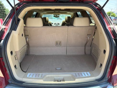 Used 2008 Buick Enclave CXL w/ Entertainment Package #3 FWD image 9
