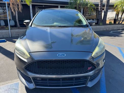 Used 2017 Ford Focus ST image 2