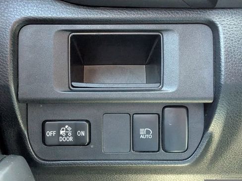 Used 2019 Toyota Tacoma SR w/ SR Convenience Package image 18