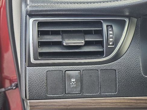 Used 2017 Toyota Camry XLE image 26