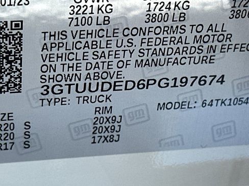 Used 2023 GMC Sierra 1500 SLT w/ SLT Premium Plus Package AWD/4WD image 33