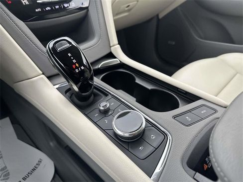 Certified 2022 Cadillac XT5 Premium Luxury image 46