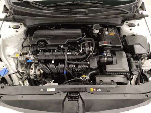 Used 2025 Hyundai Elantra SE FWD image 30