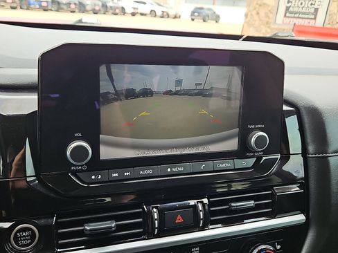 Used 2024 Nissan Pathfinder SV image 16