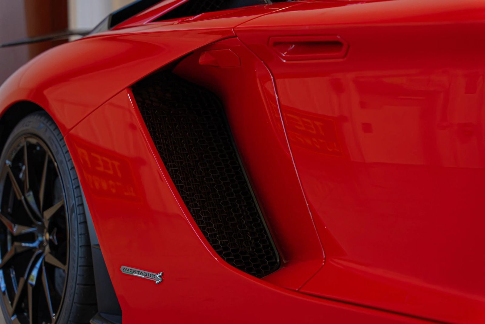 Used 2018 Lamborghini Aventador S AWD/4WD image 20
