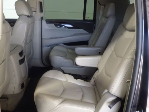Used 2015 Cadillac Escalade ESV 4WD image 7