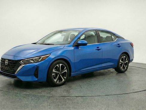 Used 2025 Nissan Sentra SV image 3