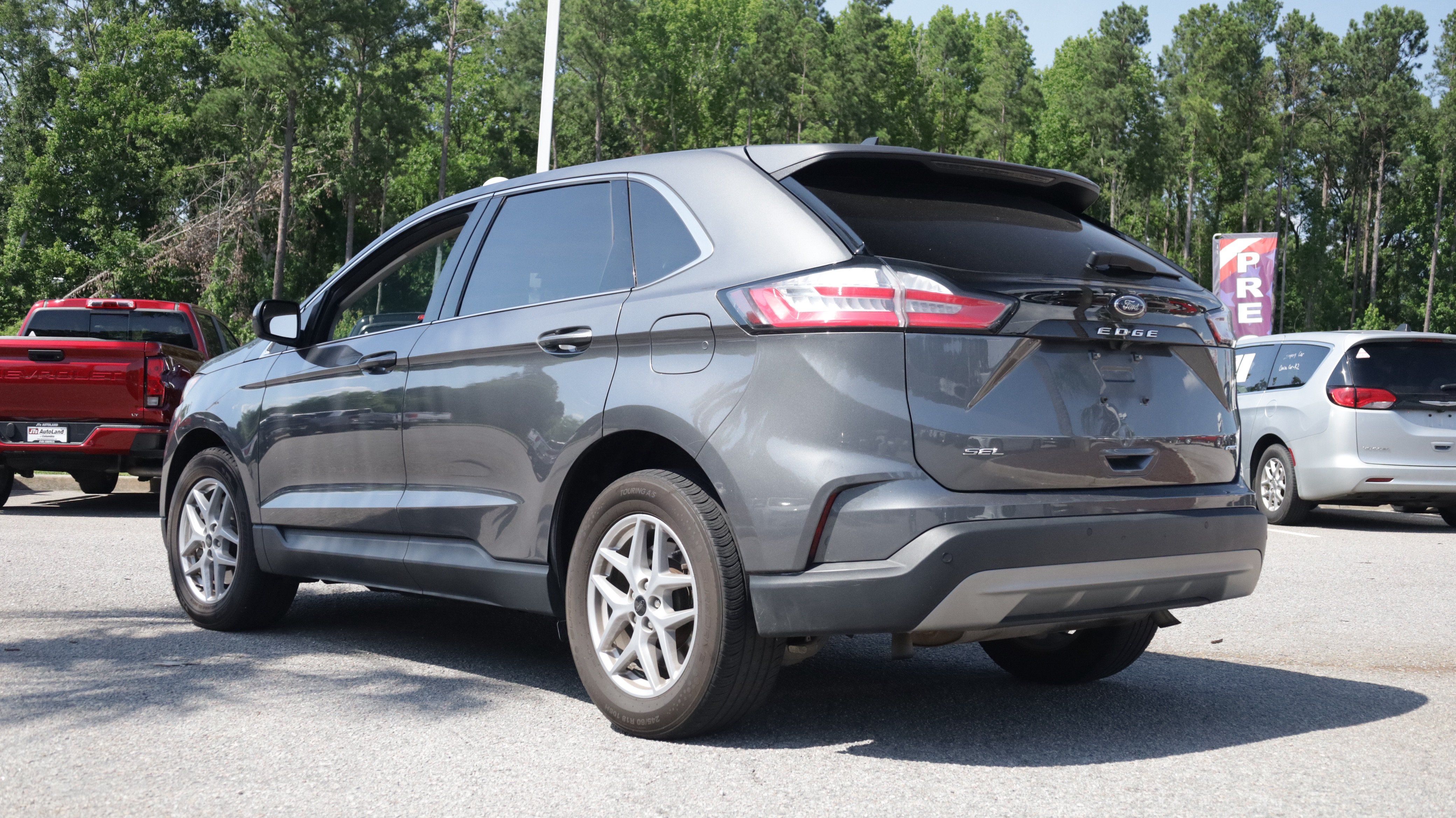 Used 2023 Ford Edge SEL AWD/4WD image 3