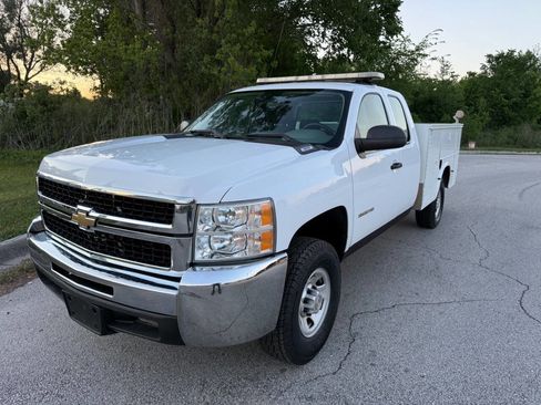 Used 2010 Chevrolet Silverado 3500 W/T w/ Snow Plow Prep Package image 2