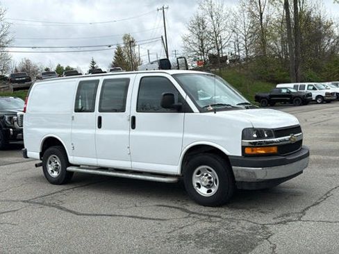 Used 2024 Chevrolet Express 2500 w/ Driver Convenience Package RWD image 2