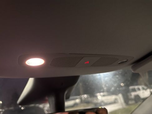 Used 2021 Tesla Model Y Long Range image 31