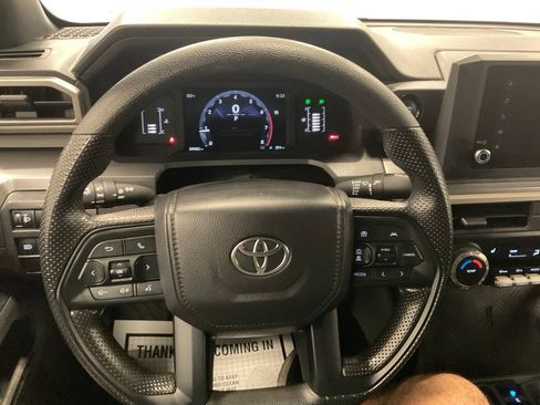 Used 2025 Toyota Tacoma SR5 AWD/4WD image 22