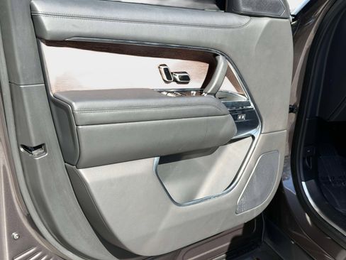 Used 2022 Land Rover Range Rover Long Wheelbase SE image 38