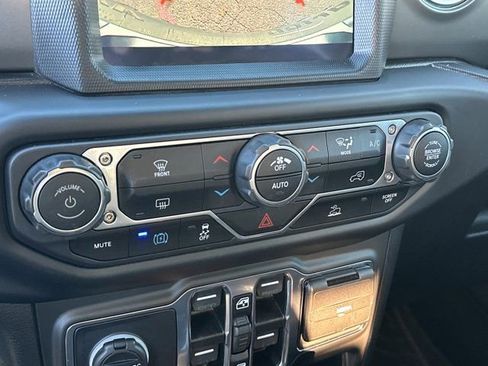 Used 2022 Jeep Wrangler Unlimited Rubicon 4xe image 36