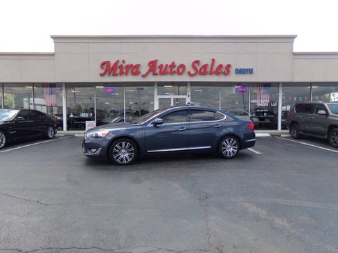 Used 2015 Kia Cadenza Premium w/ Luxury Package FWD image 2