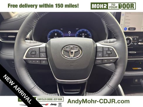 Used 2024 Toyota Highlander Platinum image 16