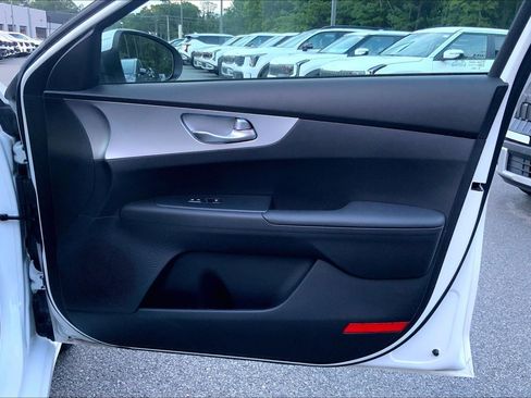 Used 2023 Kia Forte LXS w/ LXS Technology Package FWD image 25