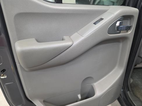 Used 2012 Nissan Frontier SV w/ SV Premium Utility Pkg image 30