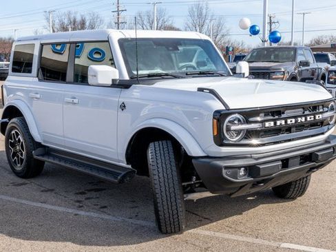 New 2025 Ford Bronco Outer Banks image 2