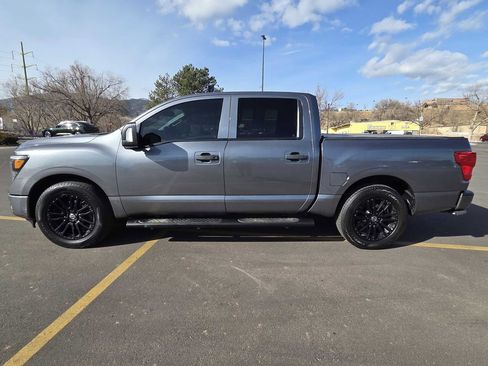 Used 2019 Nissan Titan SL w/ Midnight Edition image 4