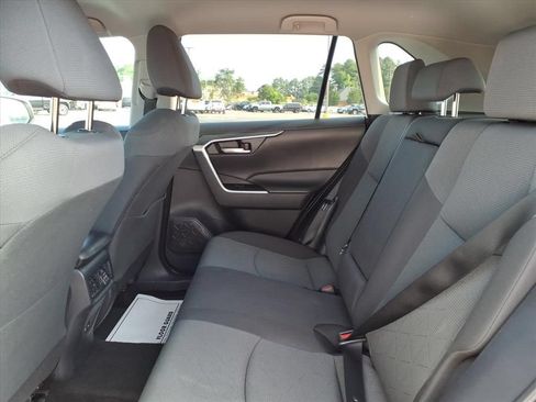 Used 2024 Toyota RAV4 XLE FWD image 22