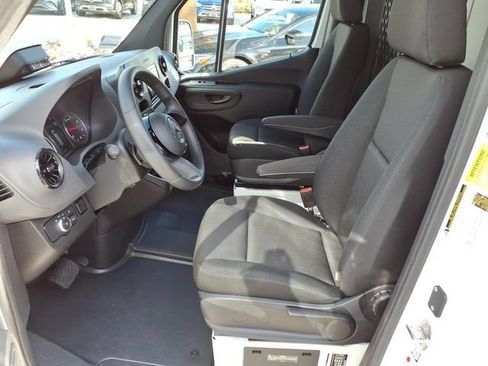 Used 2025 Mercedes-Benz Sprinter 2500 image 14